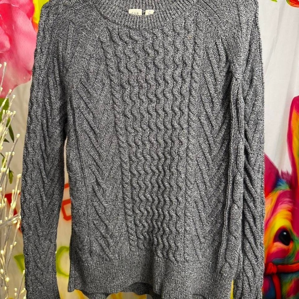 247. Gap grey cable knit sweater Size M